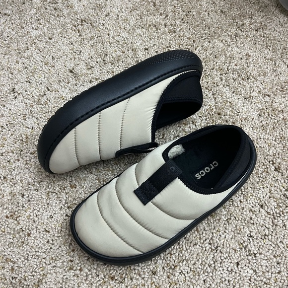 CROCS Other - NWOT Crocs Classic Puff Moc Women's11 Men's 9 Moth